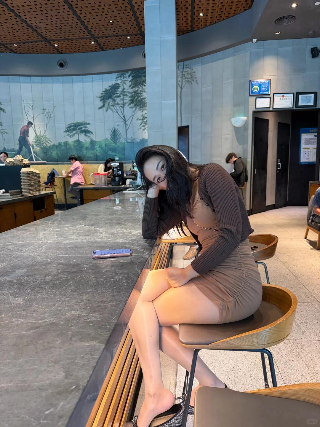 油亮肉丝会比黑丝更高级｜御姐穿搭