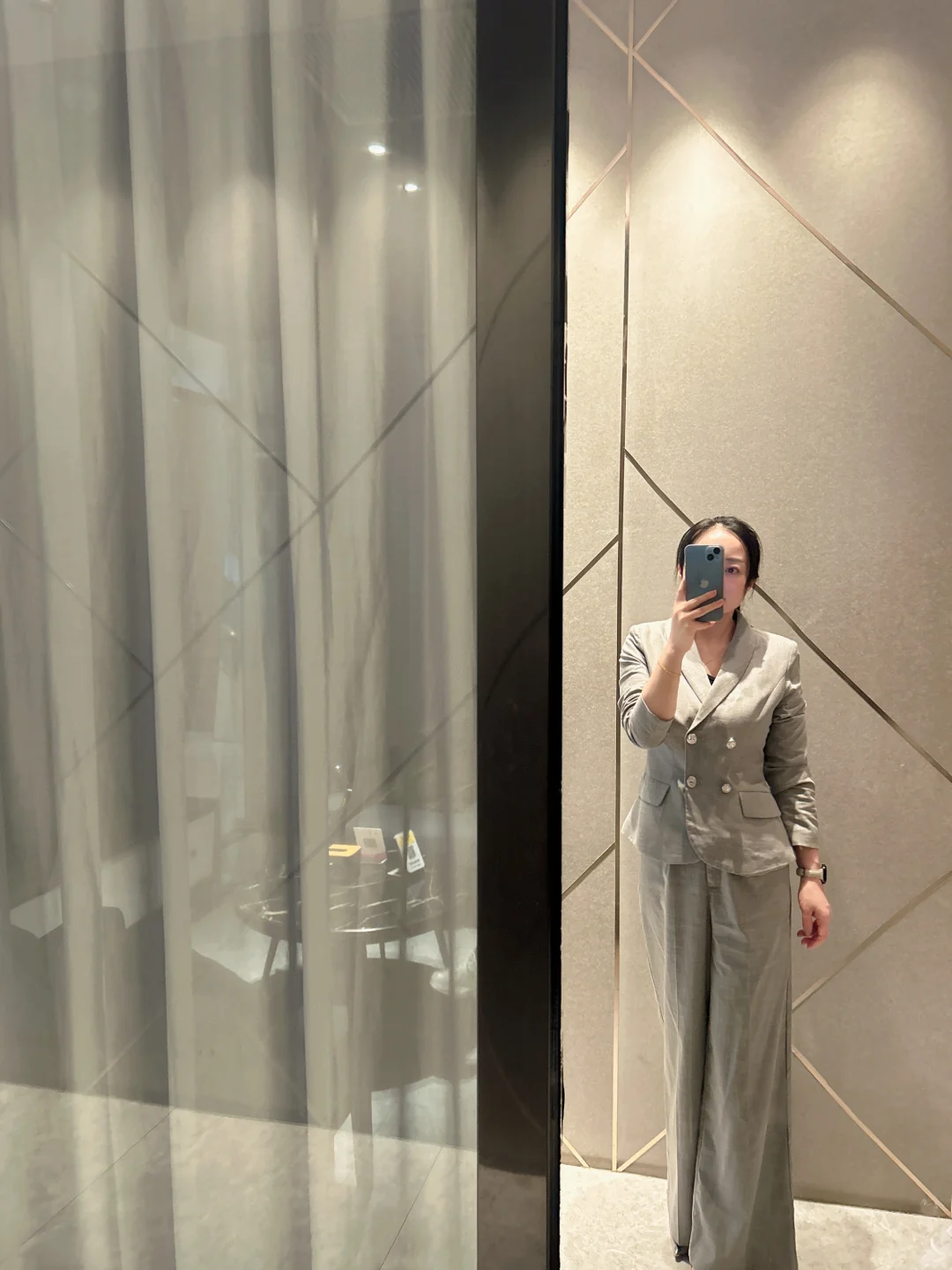 40+的松弛感，西装不只是战袍，更是生活滤镜