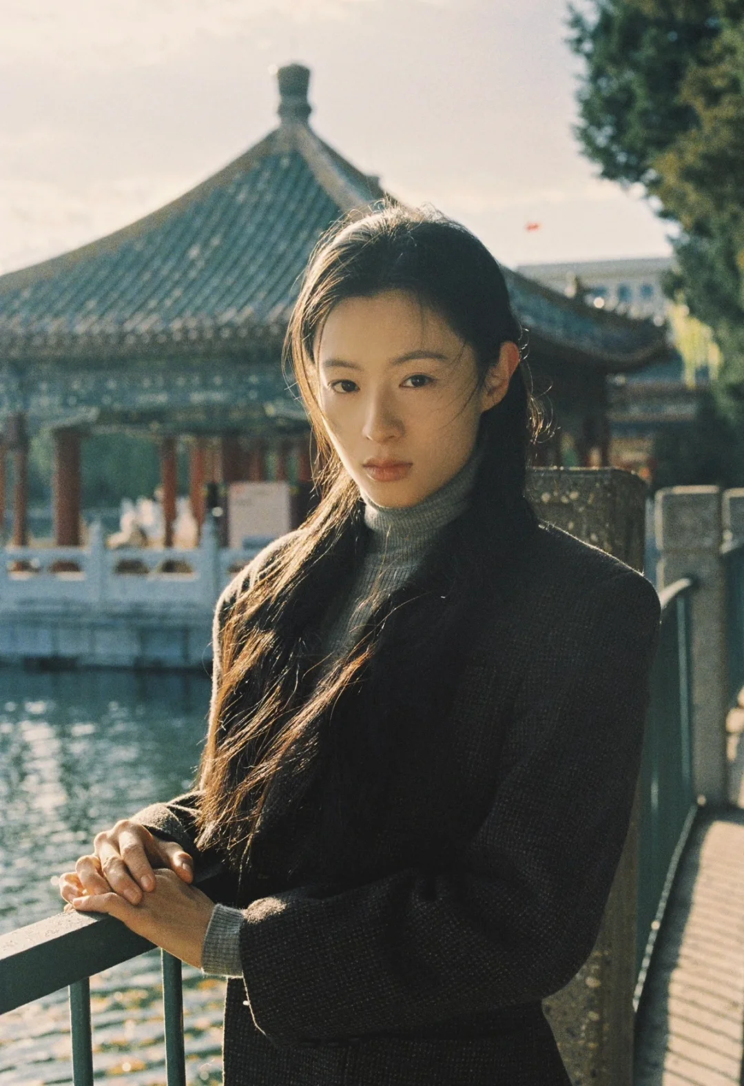 听老家人说县里面来了好几位女明星