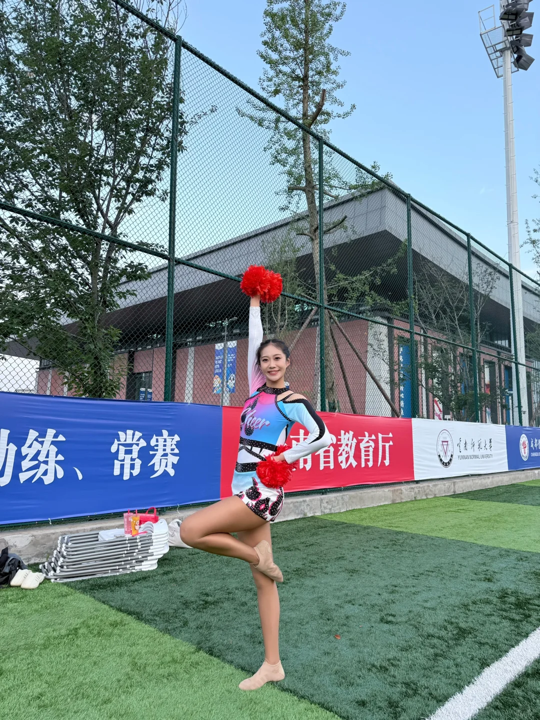 足球场🏟️和红色花球也太搭了吧🤩