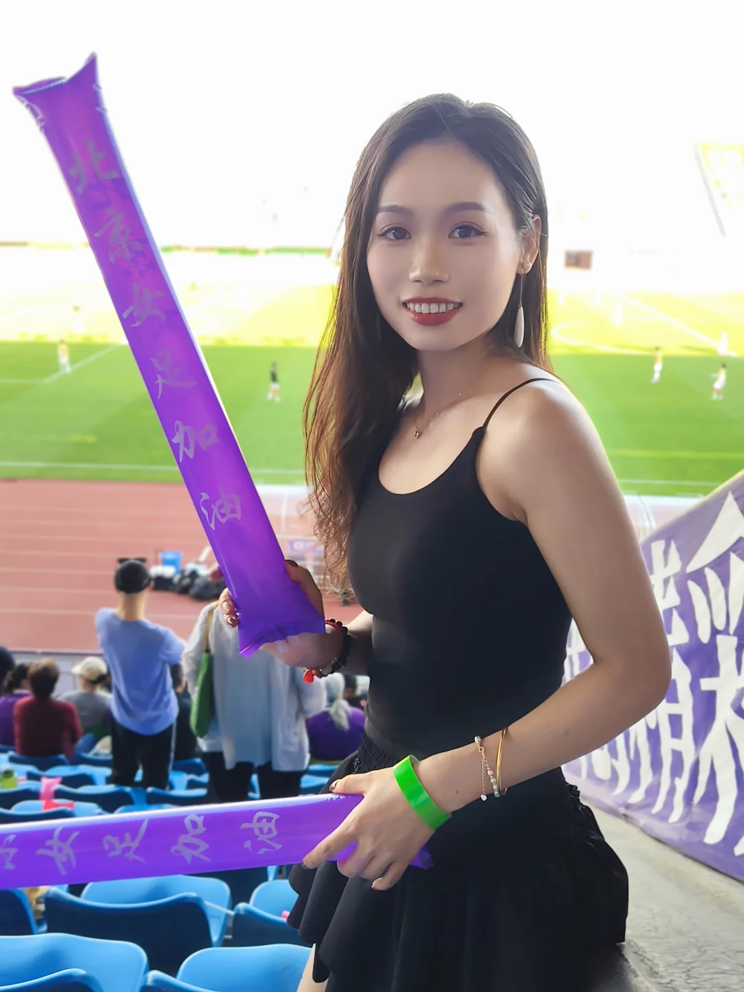 当你有个喜欢丝袜穿搭和热爱足球的老公～