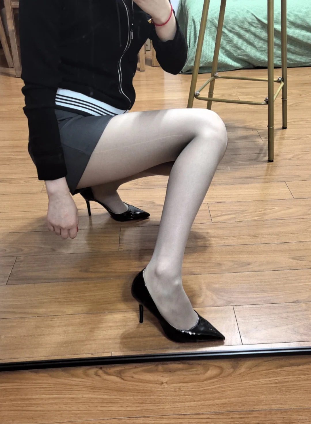 涞觅灰色哑光丝袜试穿