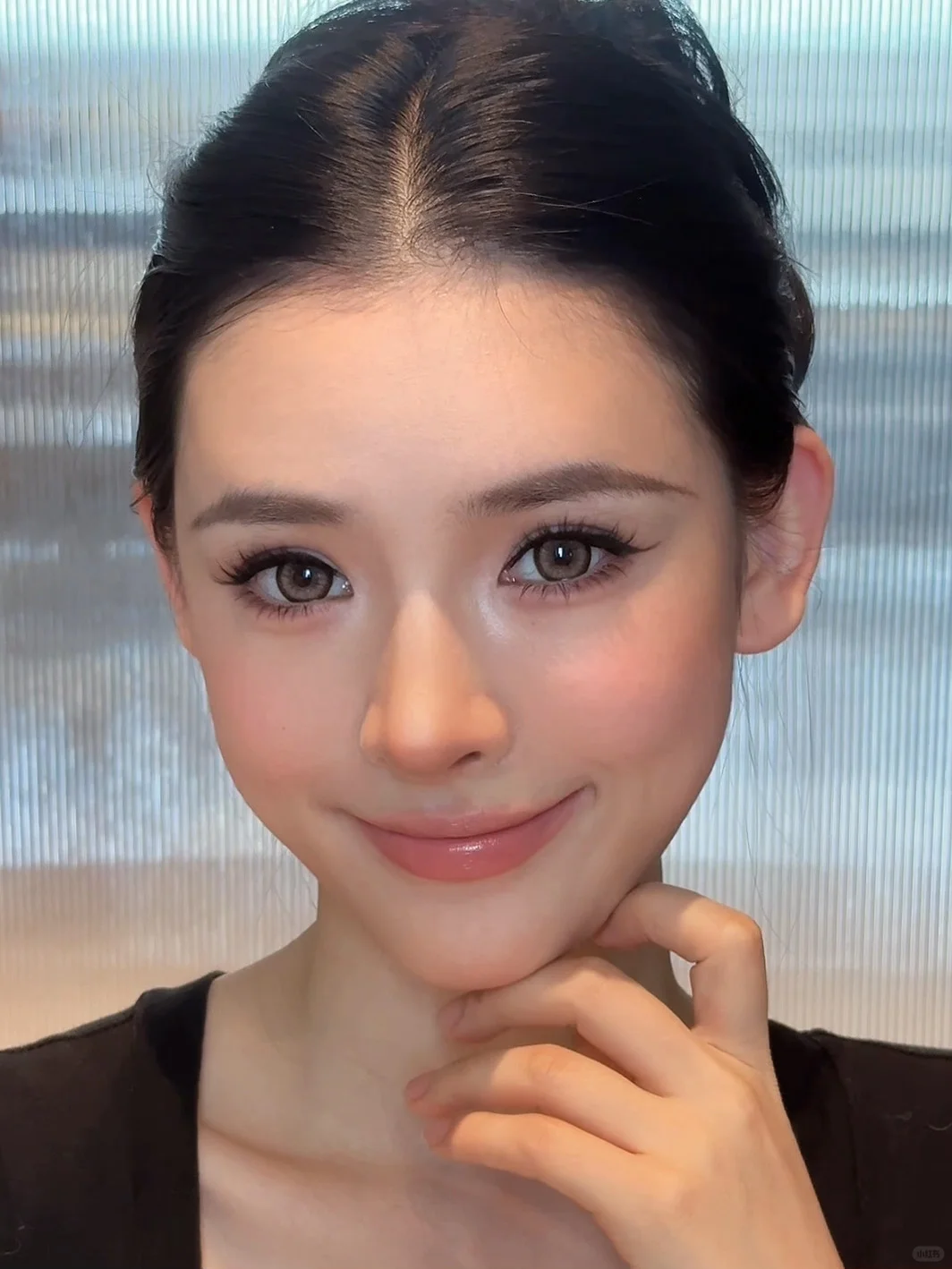 不知道啊，戴上就有baby混血味了…