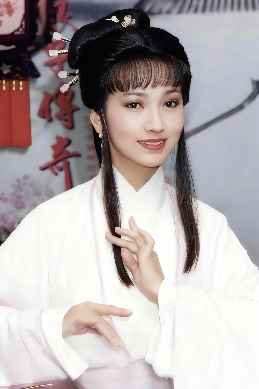 同一张脸，白素贞温婉贤惠、胡媚娘娇媚动人