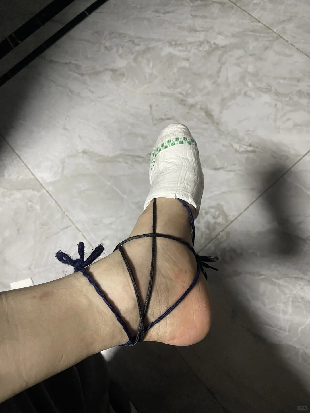 裸足脚趾素甲