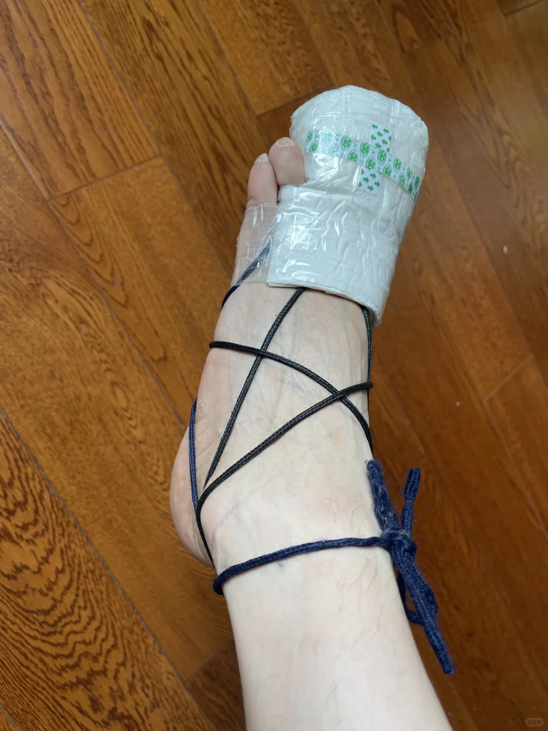 裸足脚趾素甲