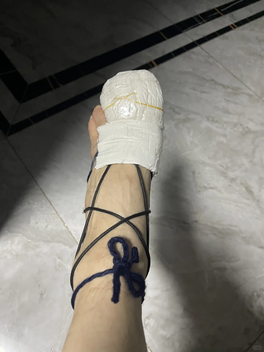 裸足脚趾素甲