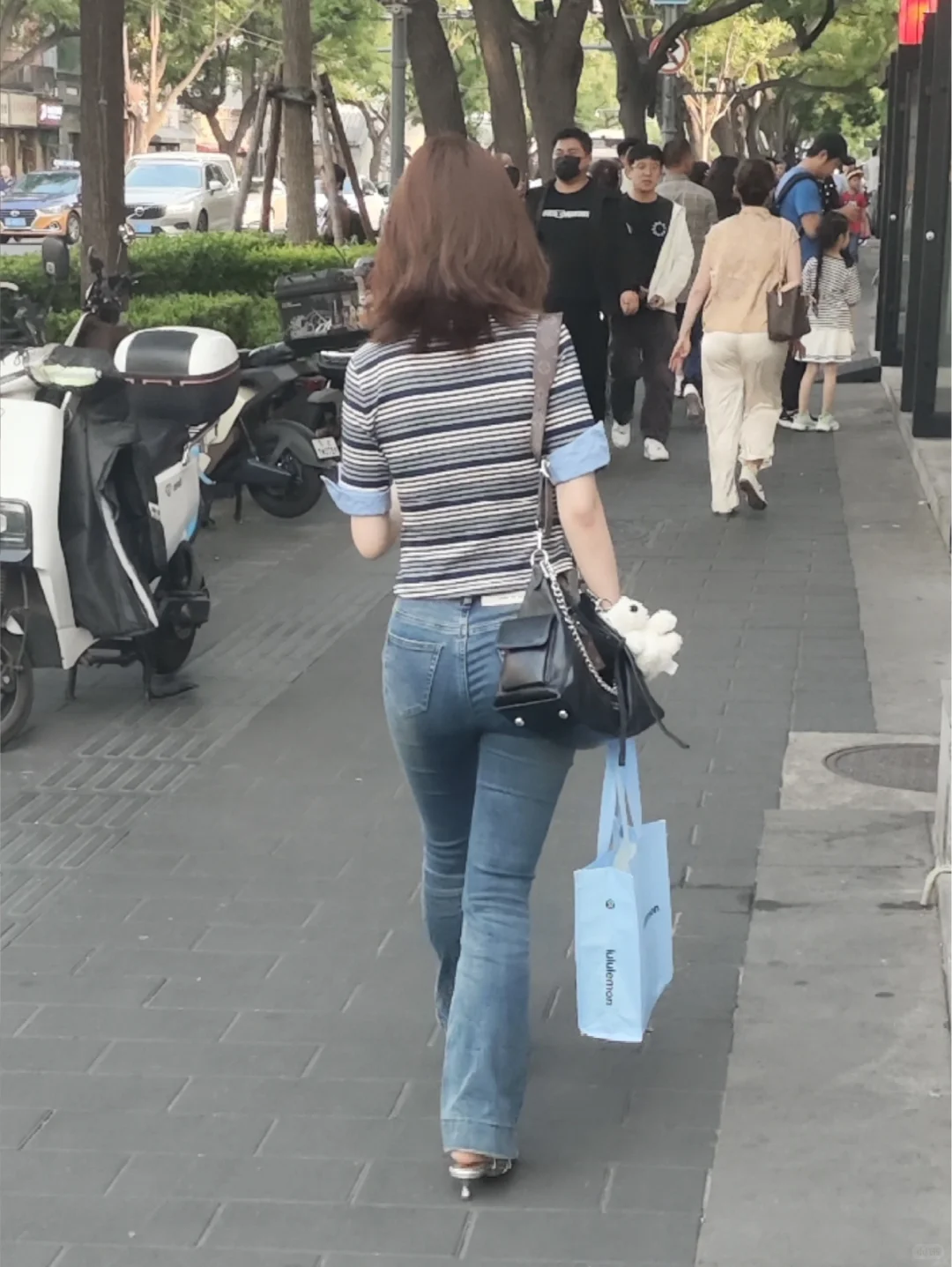 丰腴的女人穿牛仔裤真是太好看了！