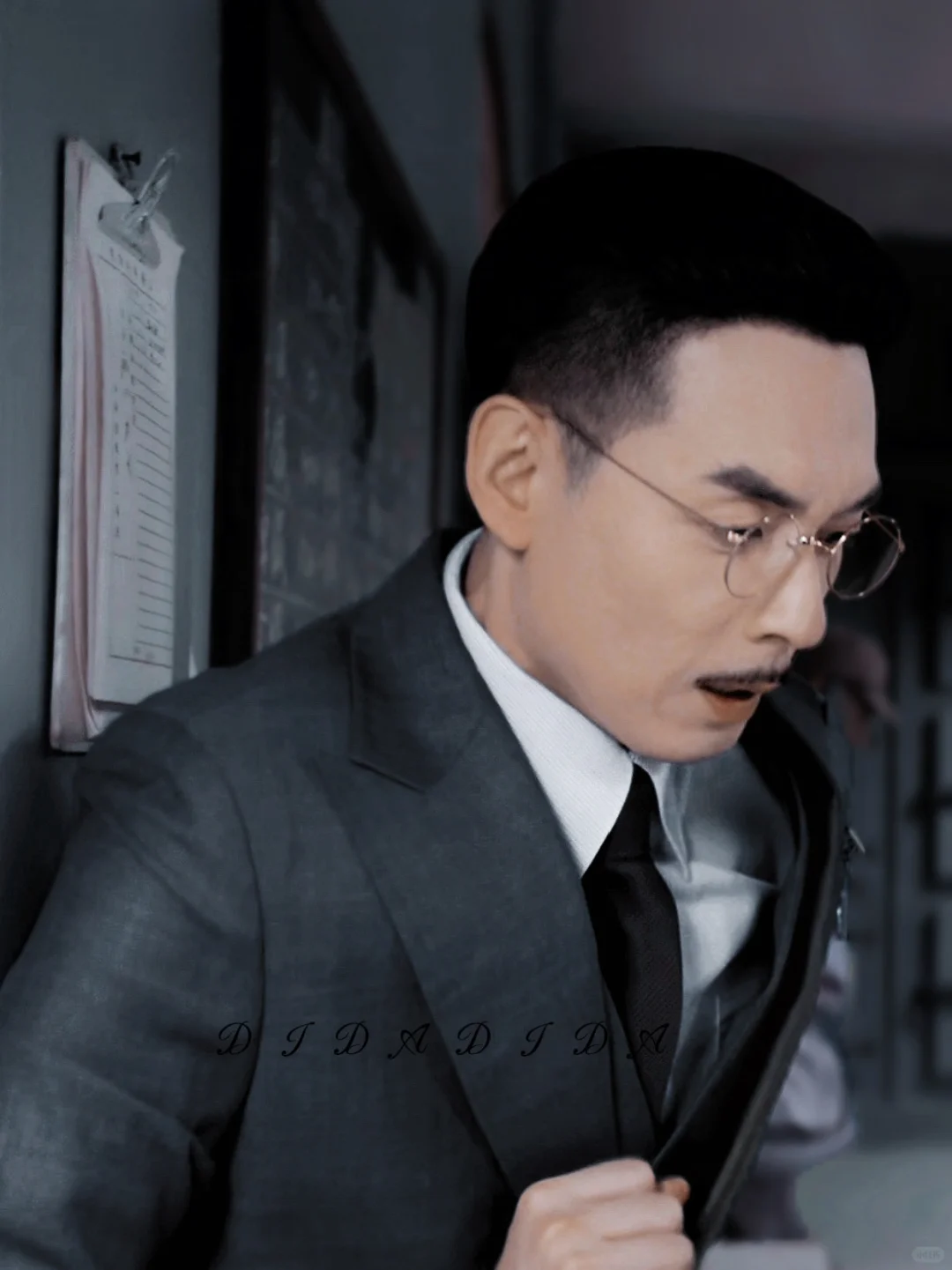 给咱体态都扇变形了