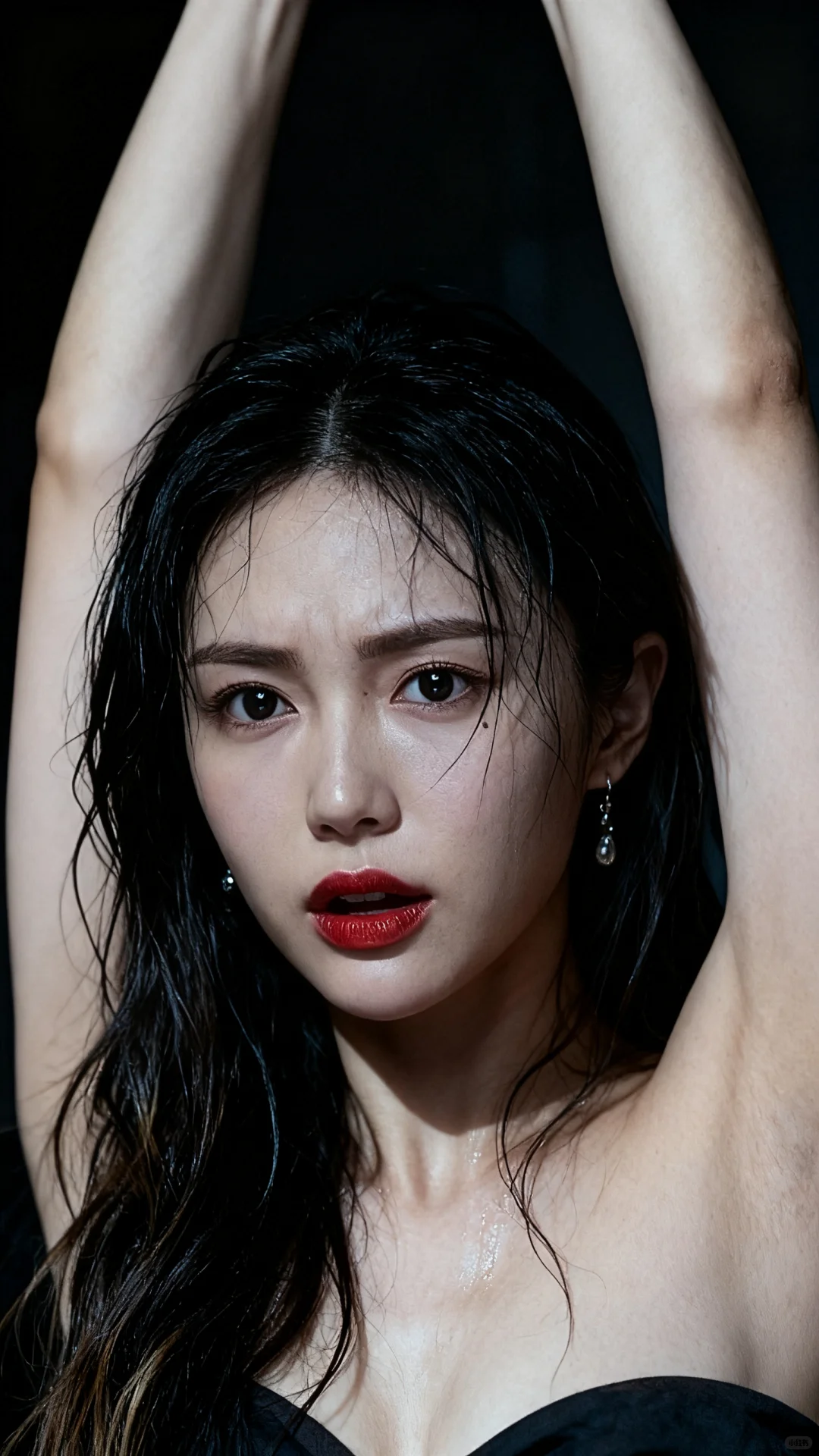湿发 + 红唇，暗夜里的冷感美人杀