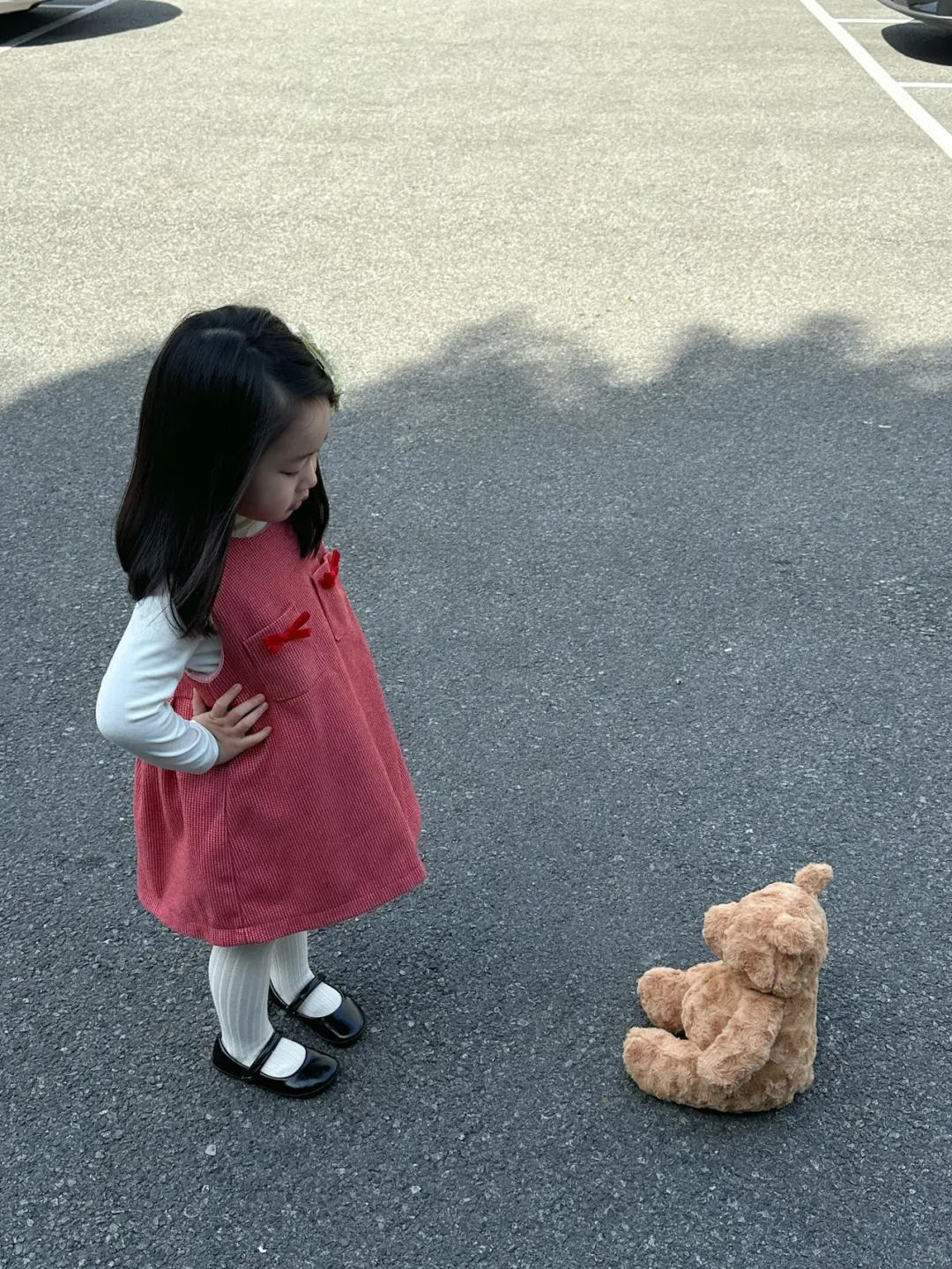 小女孩穿上红裙子有多漂亮✨