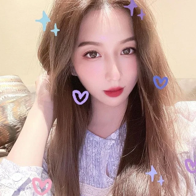ins美女:五官精致的大长腿美女写真12