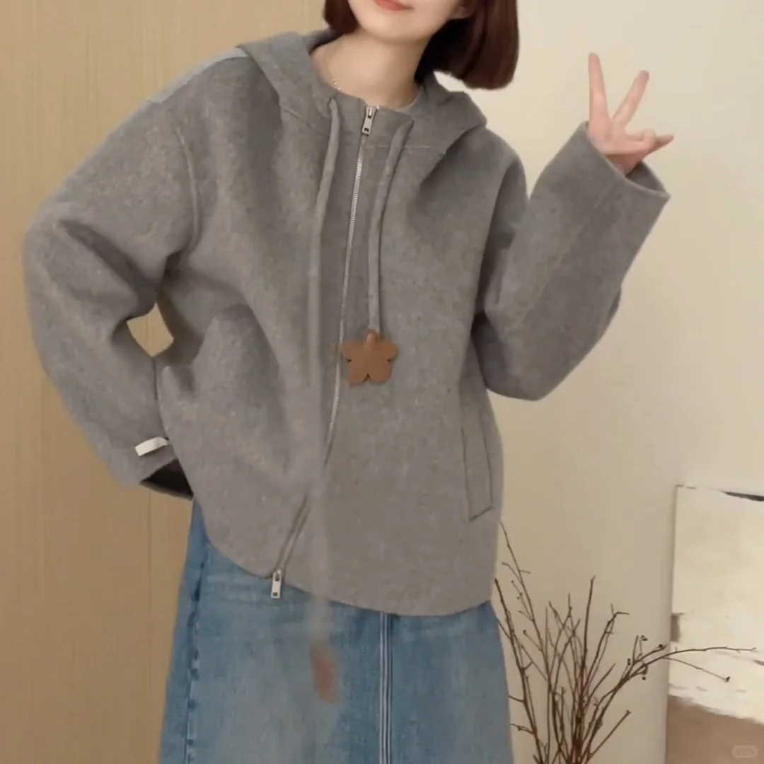 🧥连帽拉链设计，休闲又时髦！