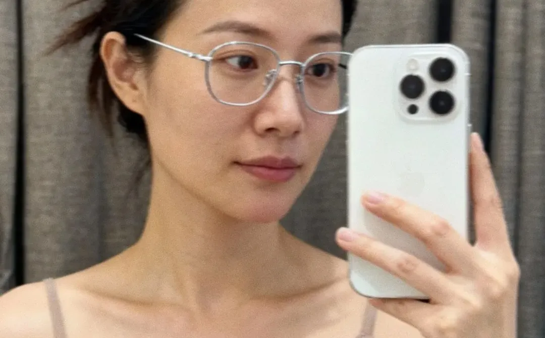 能看出我多少岁，快40了吗？不要说少妇味