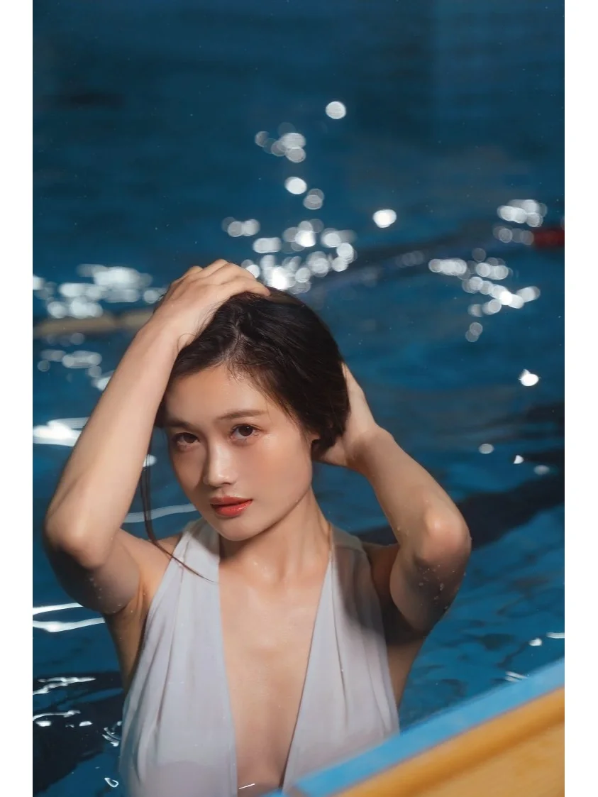 泳池女孩与健身女孩 | 武汉拍照