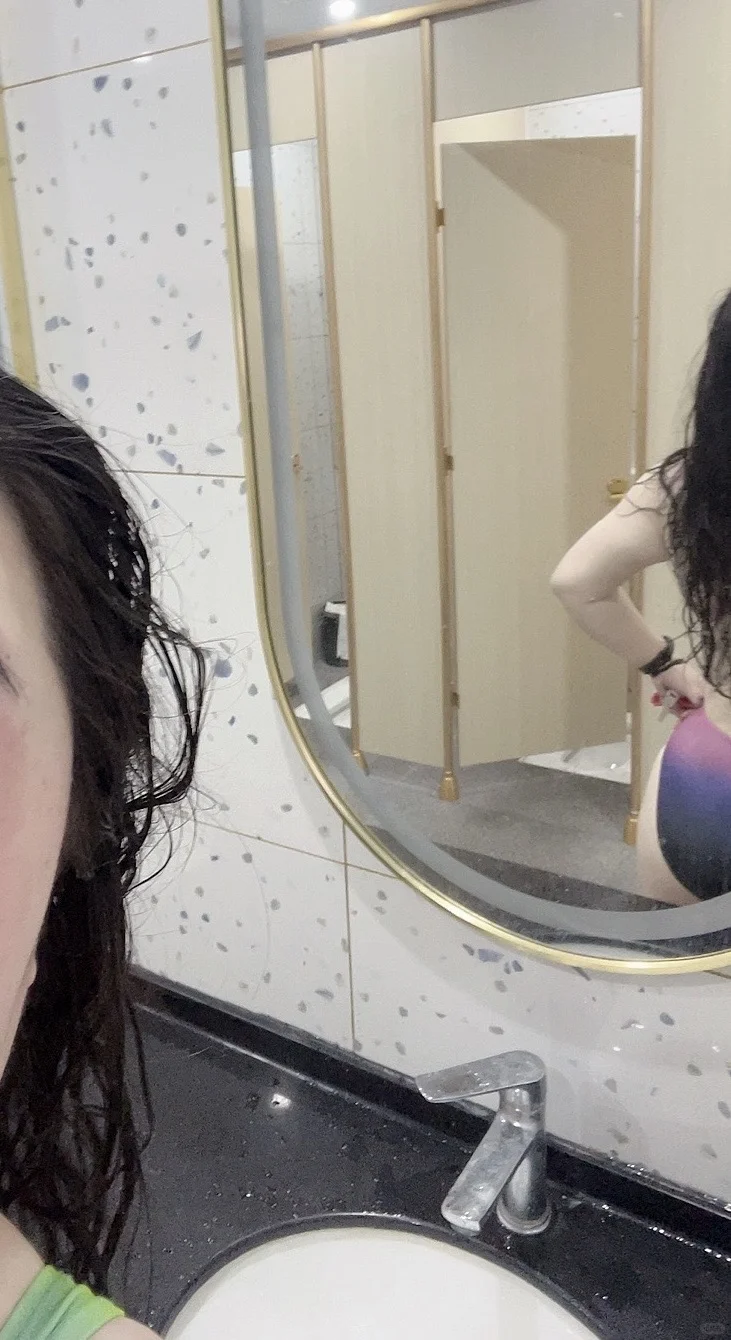 长期游泳的女生 毫无训练痕迹🥹