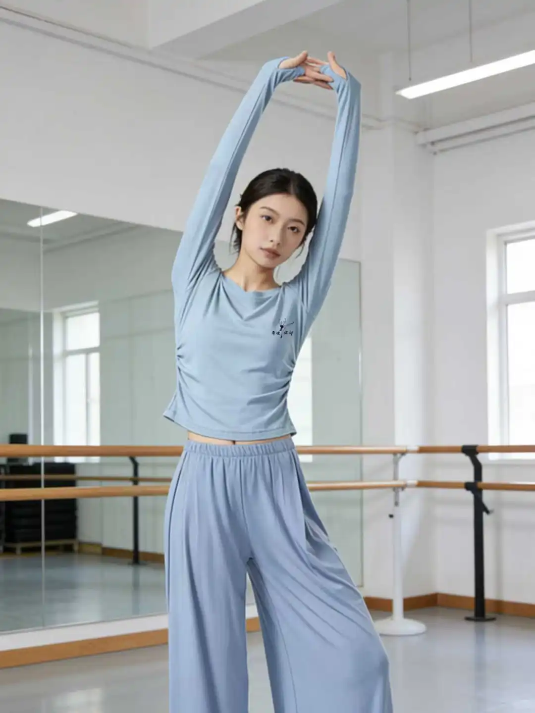 瑜伽服定制，舞蹈服定制，印logo