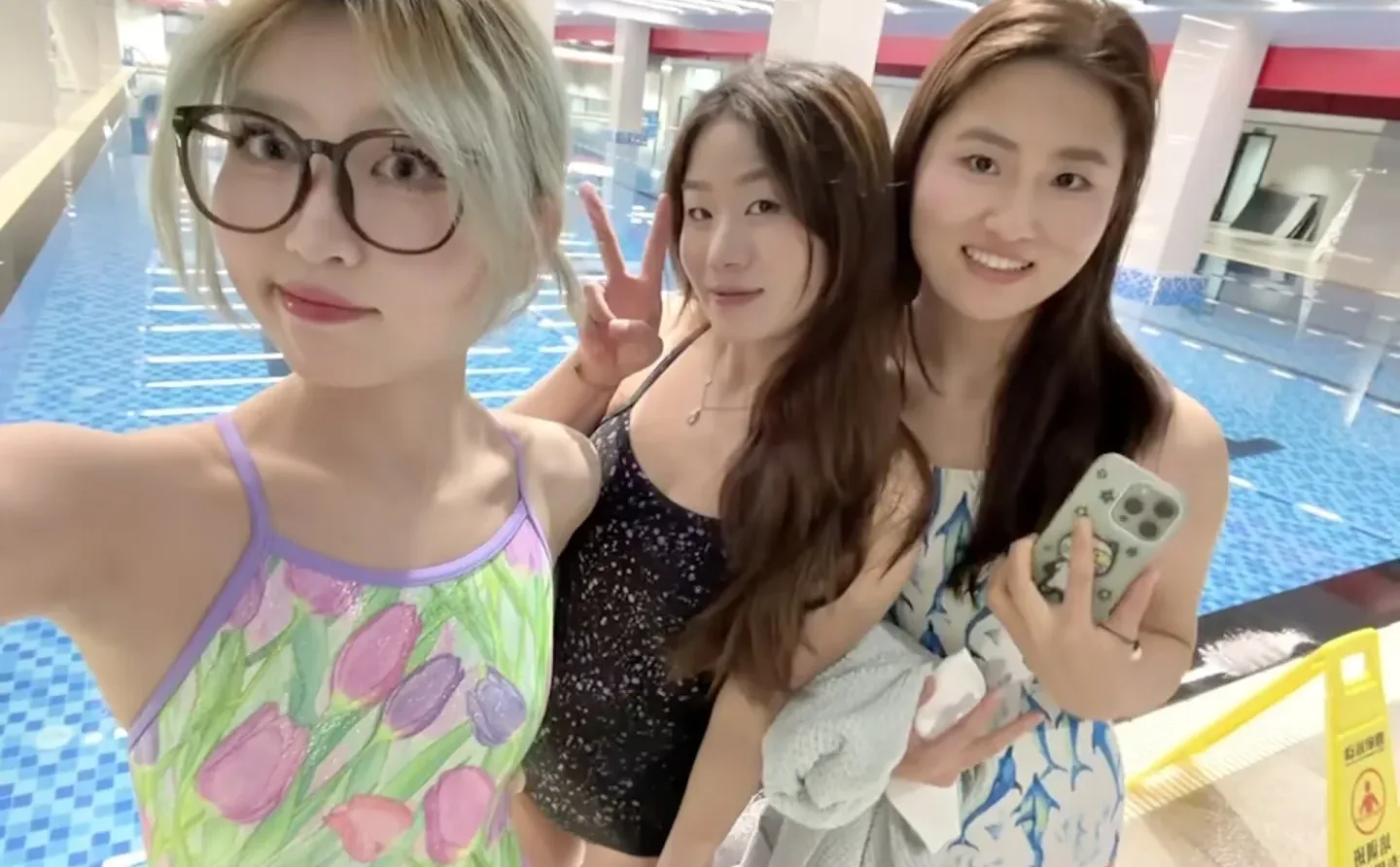 周末游个泳吧！🏊‍♀️🏊‍♀️