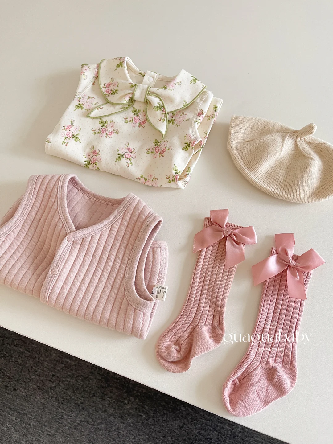 女鹅的法式复古玫瑰爬爬服有点甜🌷
