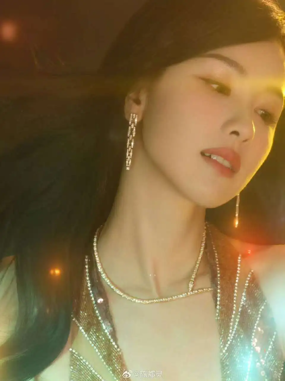 谁来懂一下陈都灵这个身材曲线....