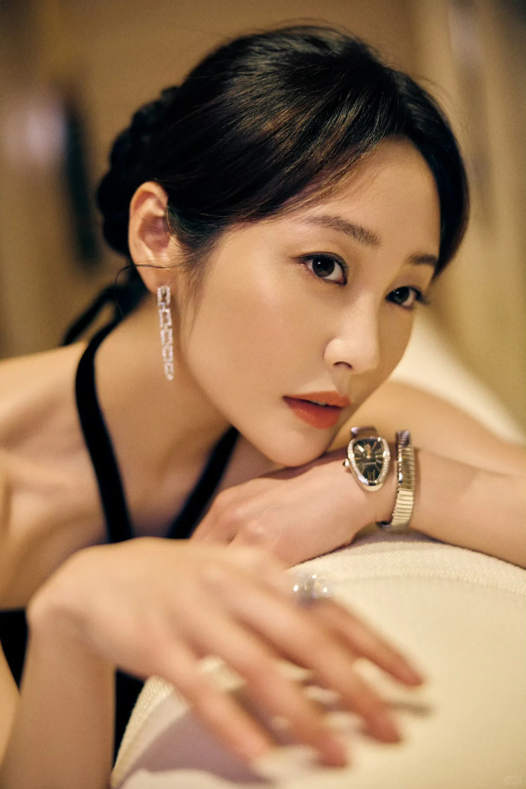 李纯 挂脖黑玫瑰 曲线太撩人