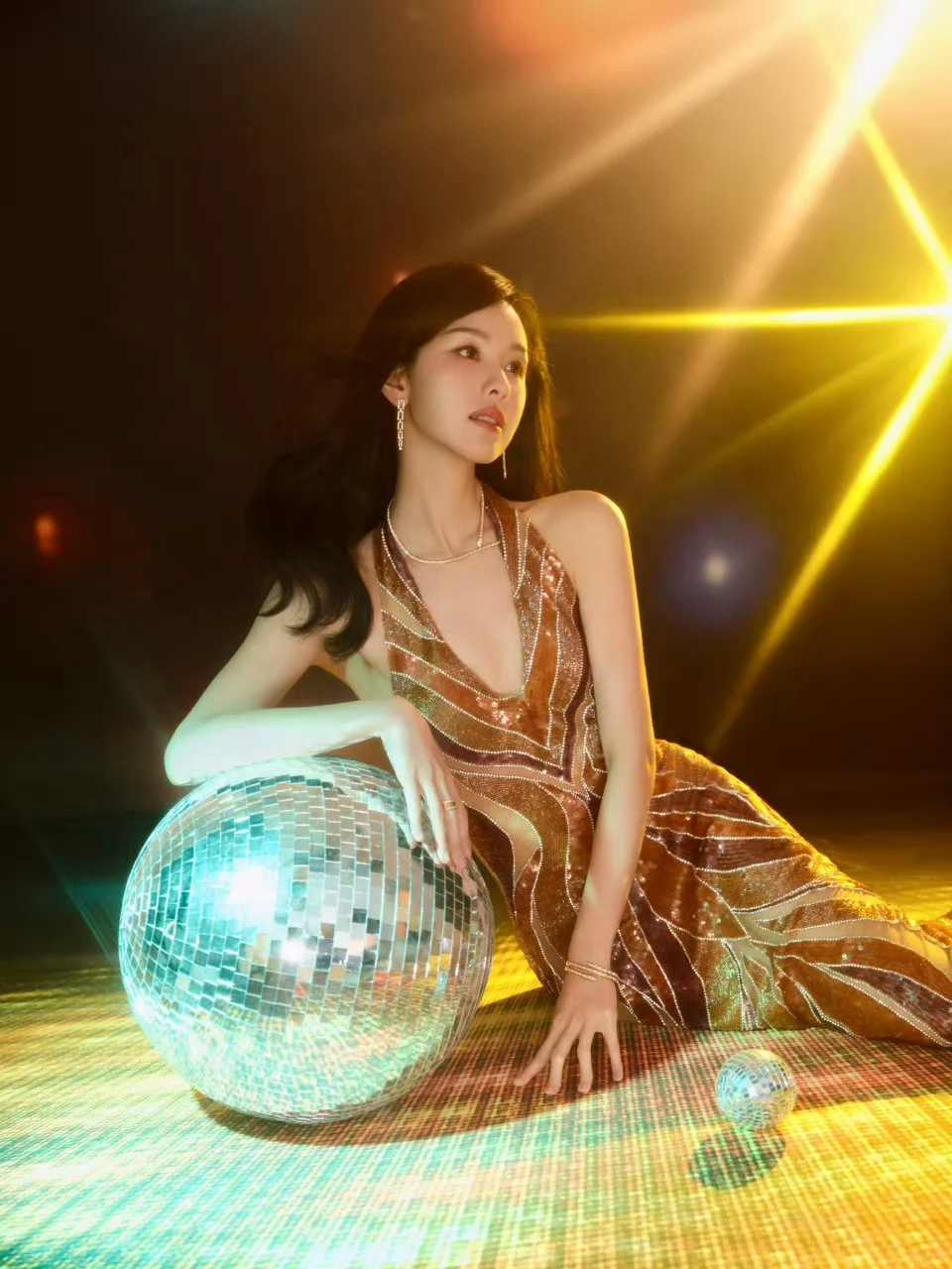 谁来懂一下陈都灵这个身材曲线....
