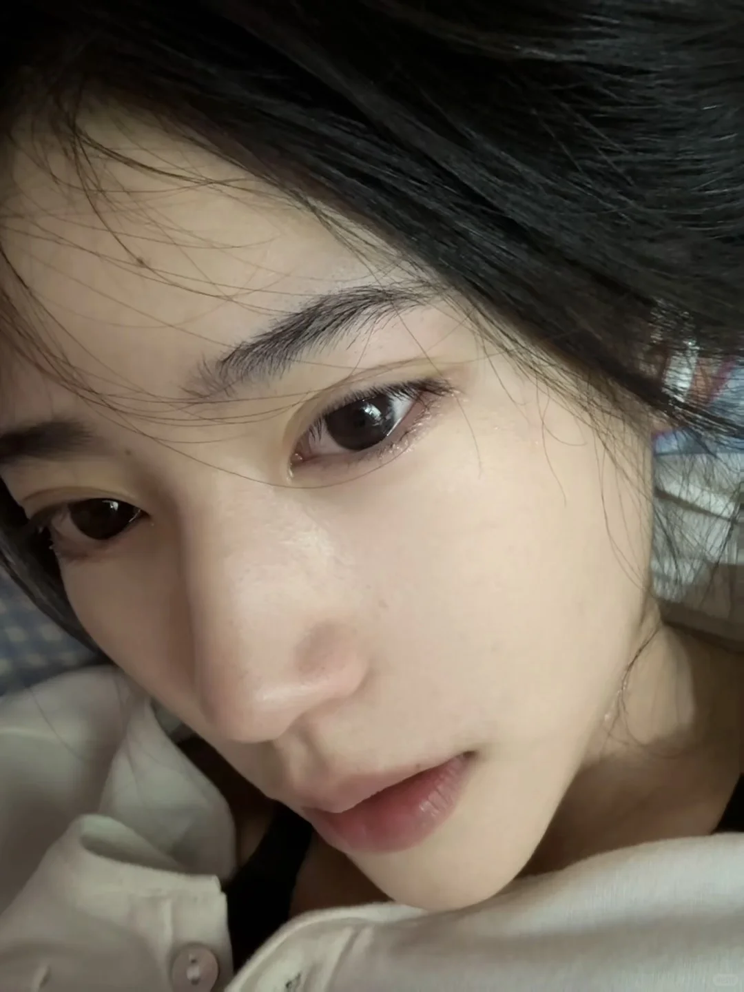 哭着哭着发现自己素颜好漂亮哈哈