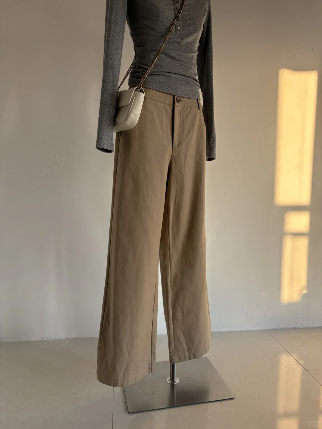 捡漏！门店在售，复古通勤休闲直筒裤女新款