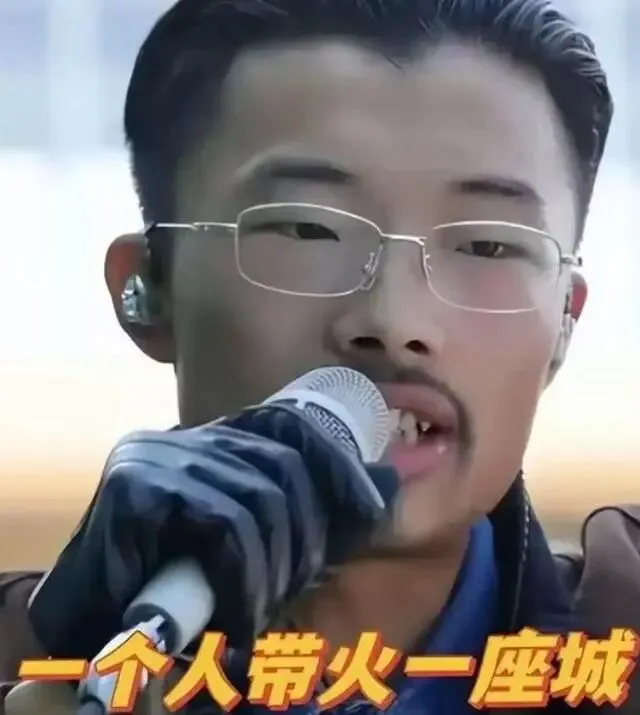曾靠一首老歌10天涨粉千万日入百万,流量退潮后郭有才的现状,才是普通人接住运气的最好活法