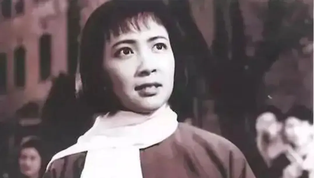 《铁蹄下的歌女》歌曲背后的故事