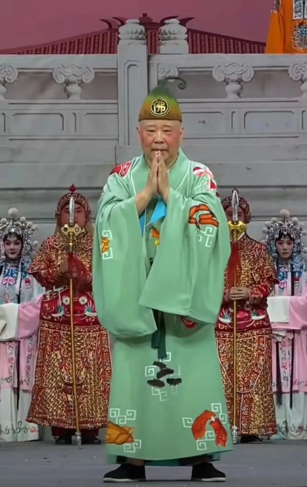 一首老歌引风波,郭德纲这回做错了啥
