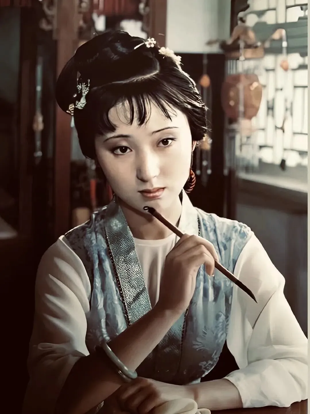 老歌揭秘|《葬花吟》:林黛玉的眼泪只是她的保护色