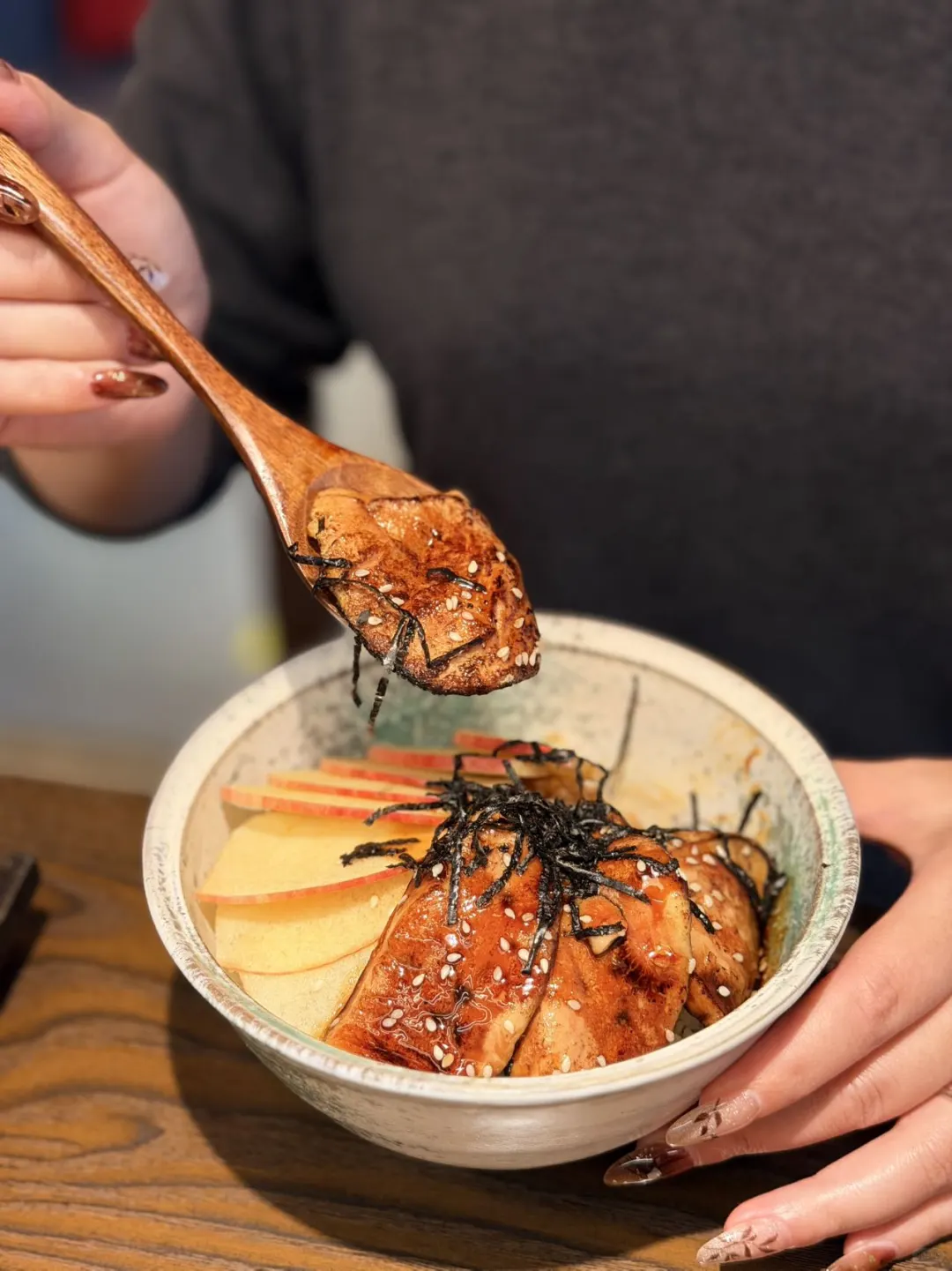南京东路步行街，很适合一两人食的。。。
