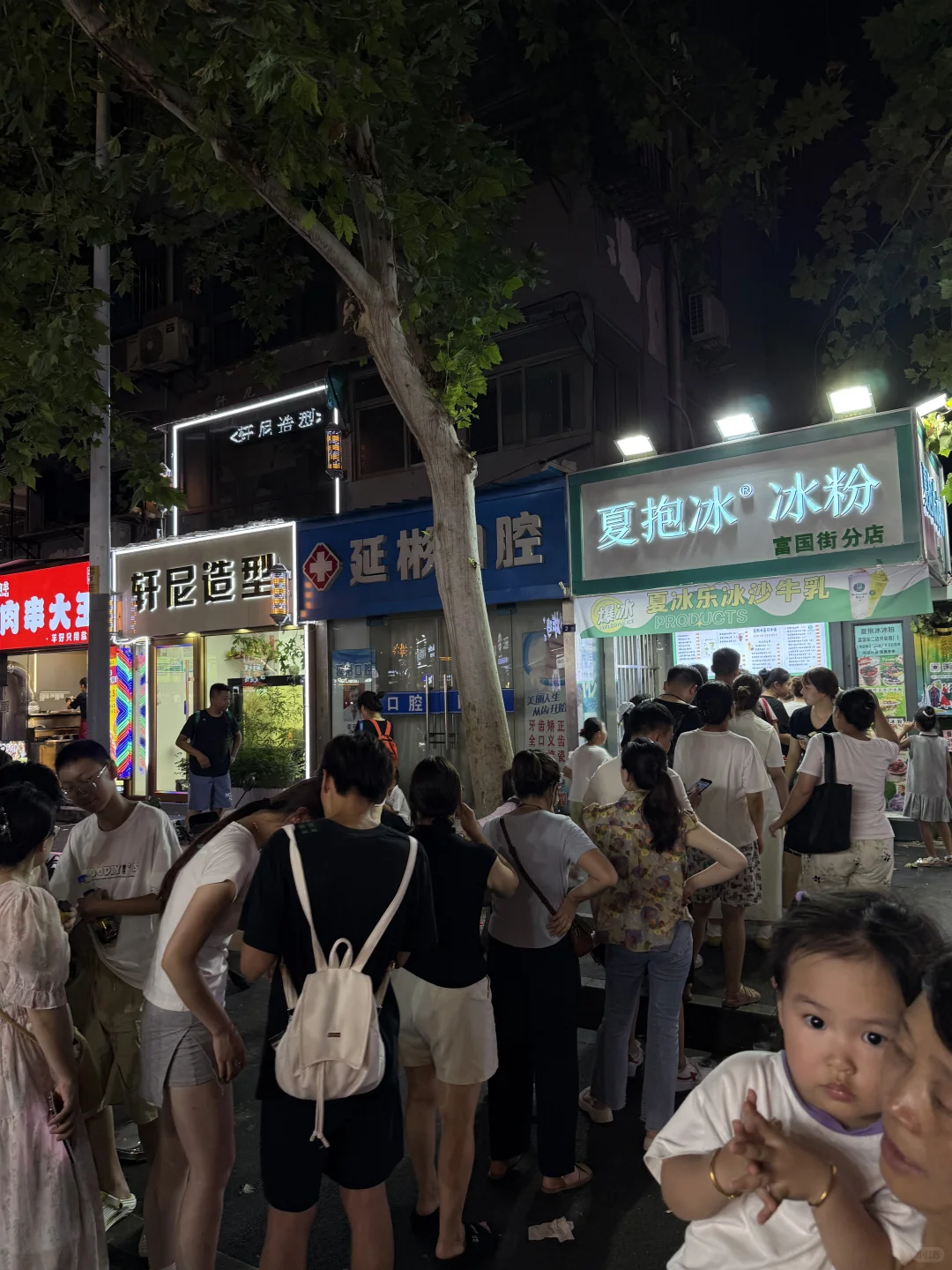 徐州！富国街！目测一亿人…🚓都来了！