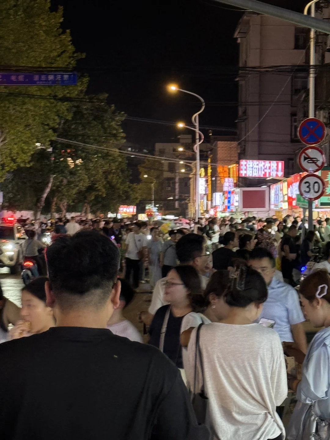 徐州！富国街！目测一亿人…🚓都来了！