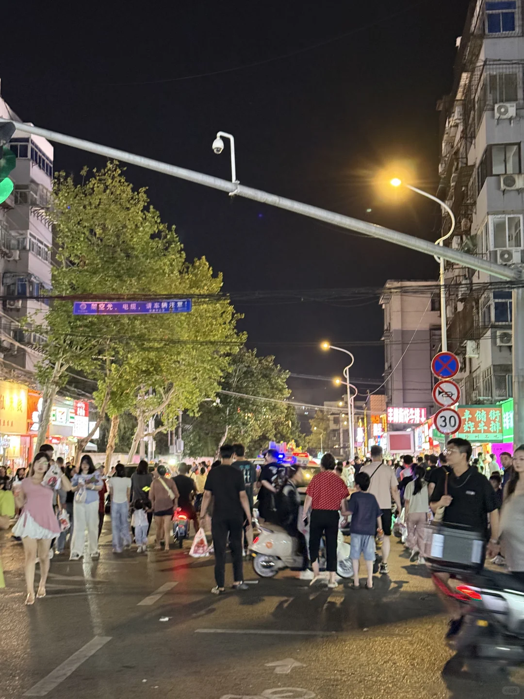 徐州！富国街！目测一亿人…🚓都来了！