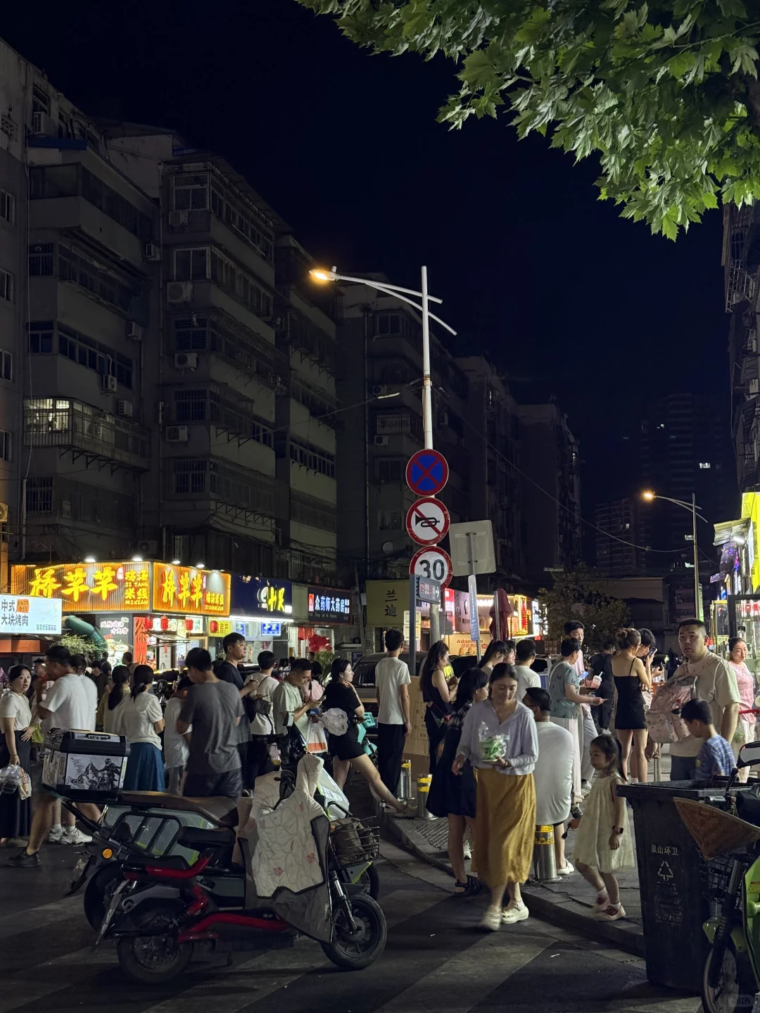 徐州！富国街！目测一亿人…🚓都来了！