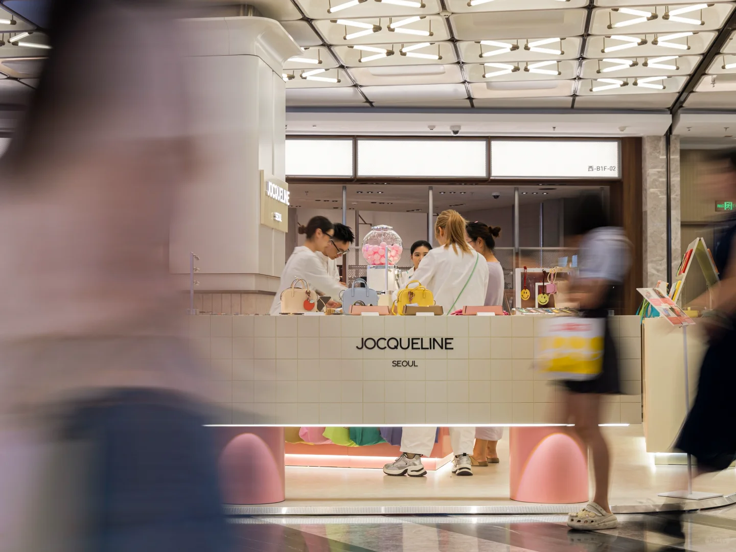 快来南京JOCQUELINE快闪get韩女同款手机壳！
