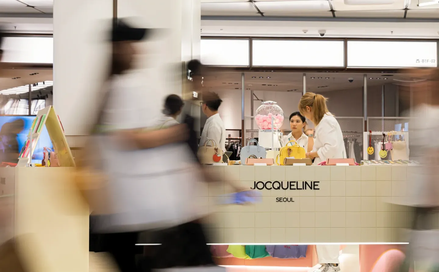 快来南京JOCQUELINE快闪get韩女同款手机壳！