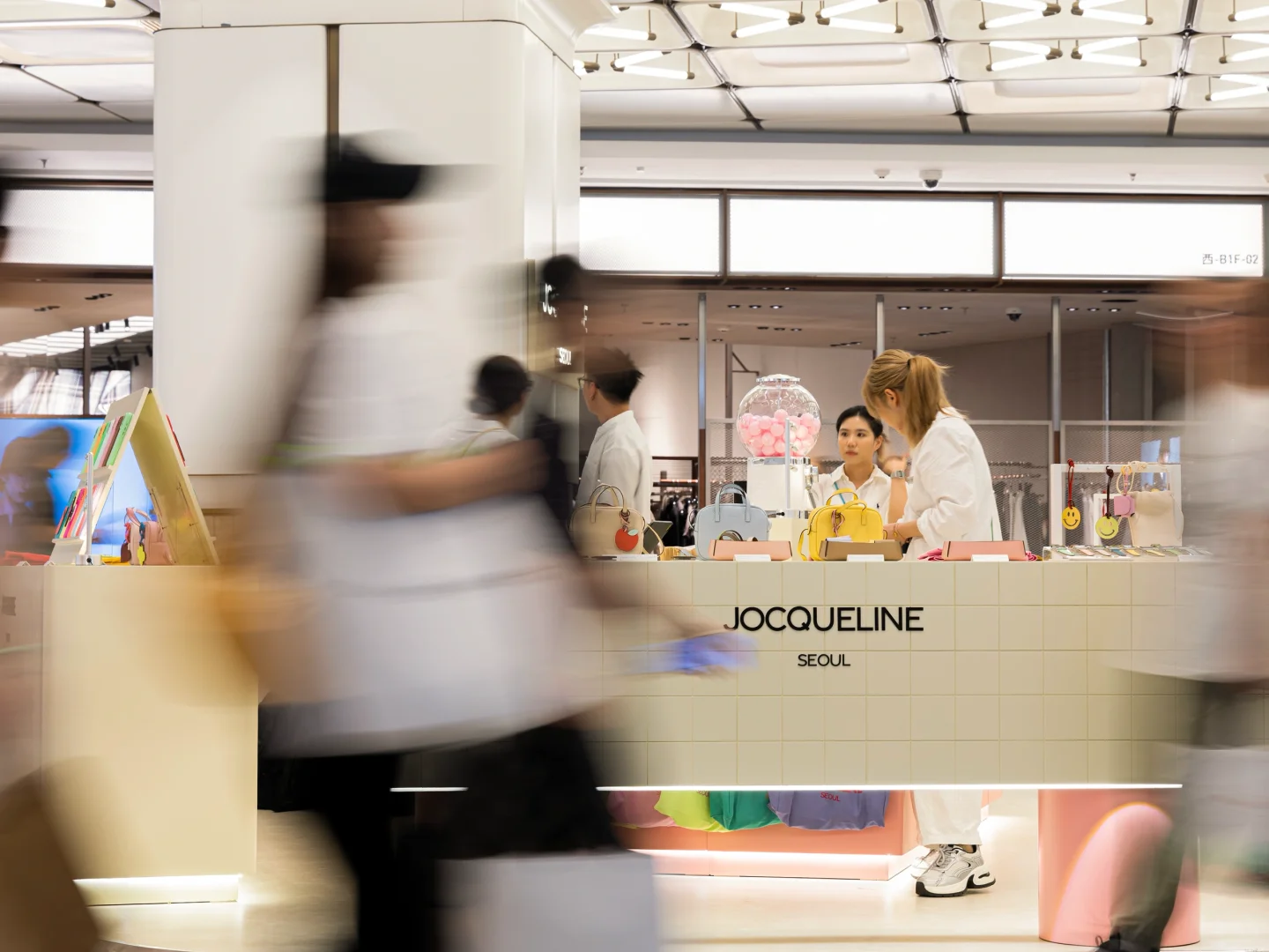 快来南京JOCQUELINE快闪get韩女同款手机壳！
