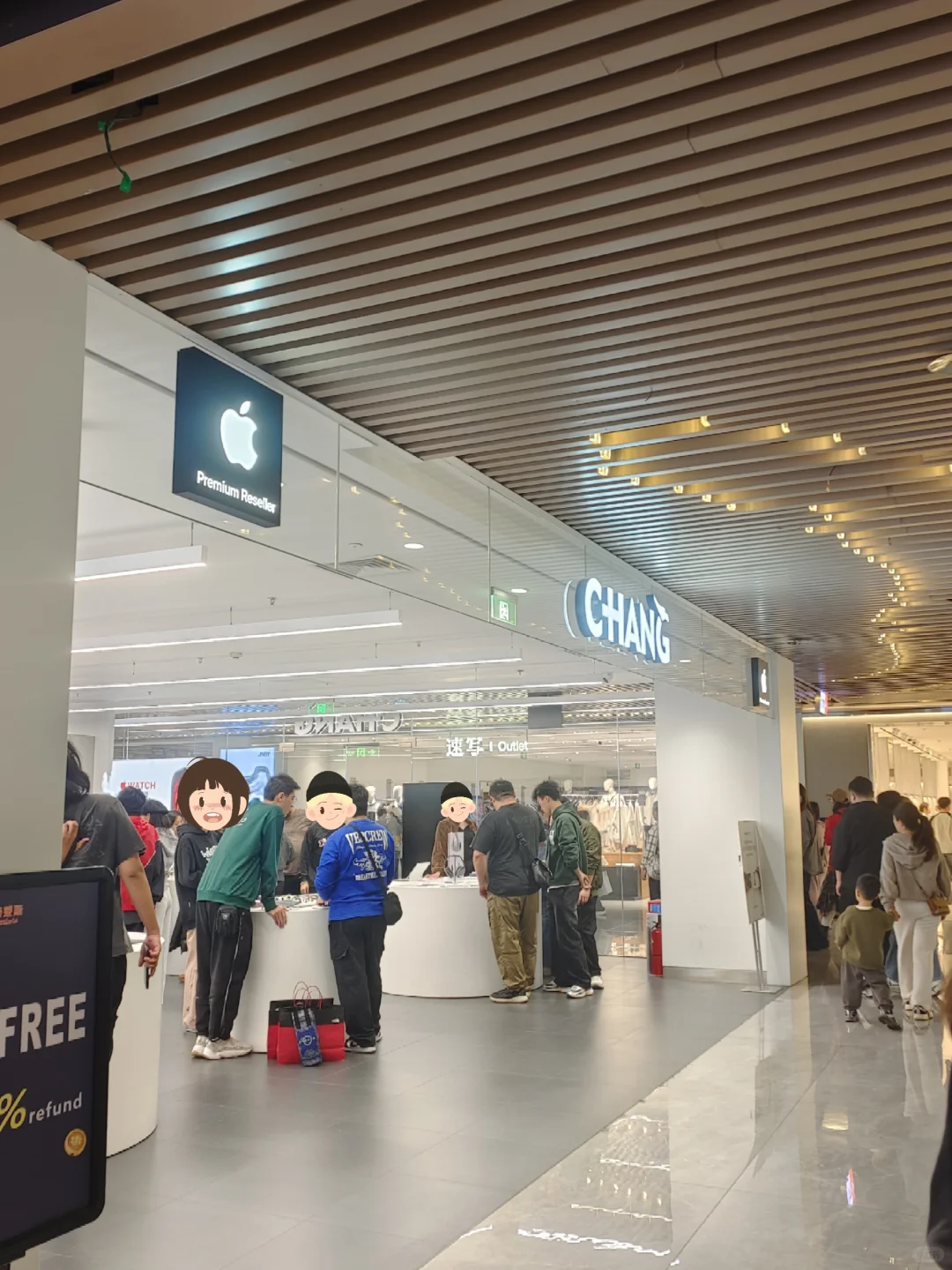 广州万国奥特莱斯实录！人多到像在 “抢”
