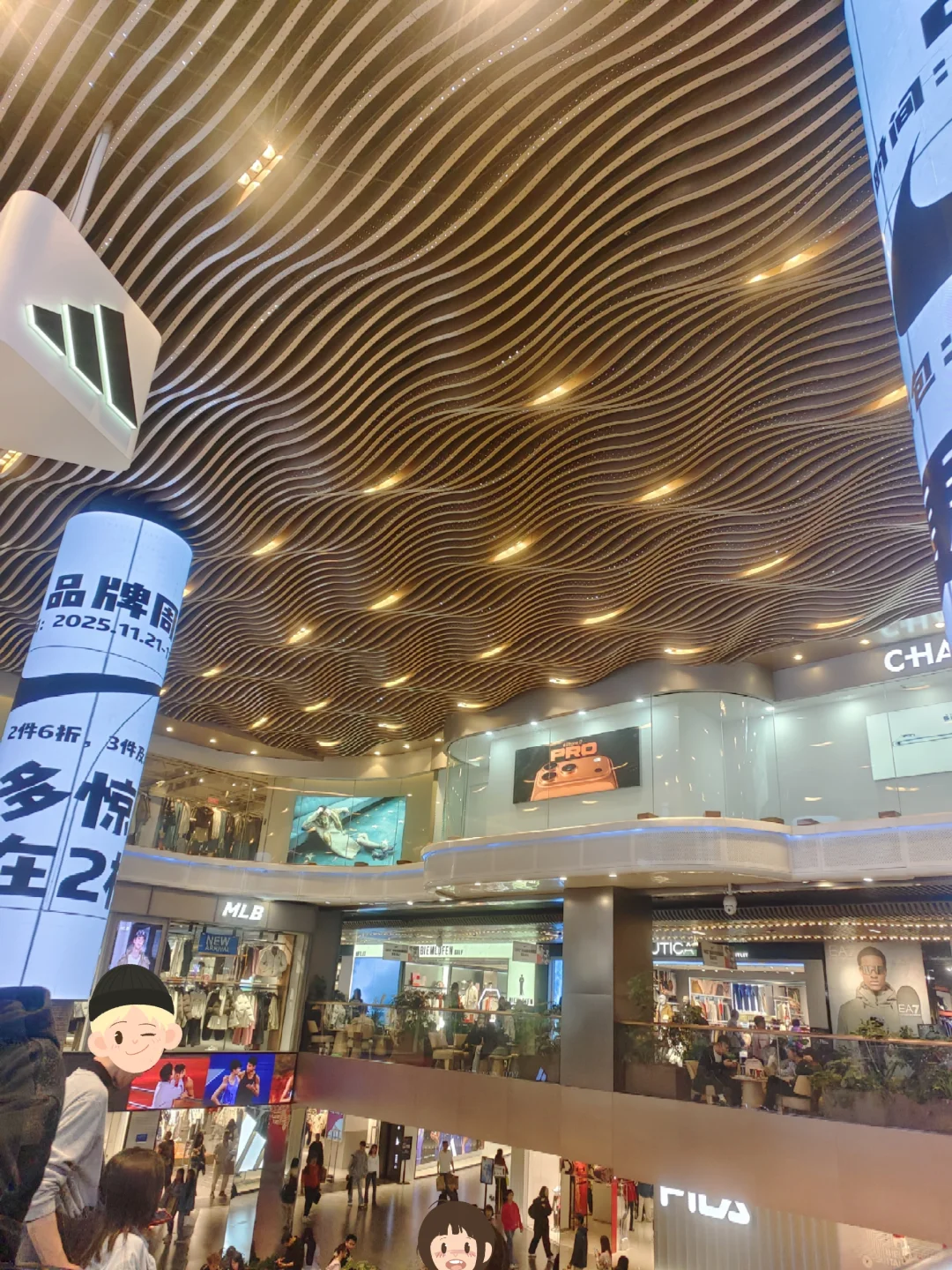 广州万国奥特莱斯实录！人多到像在 “抢”