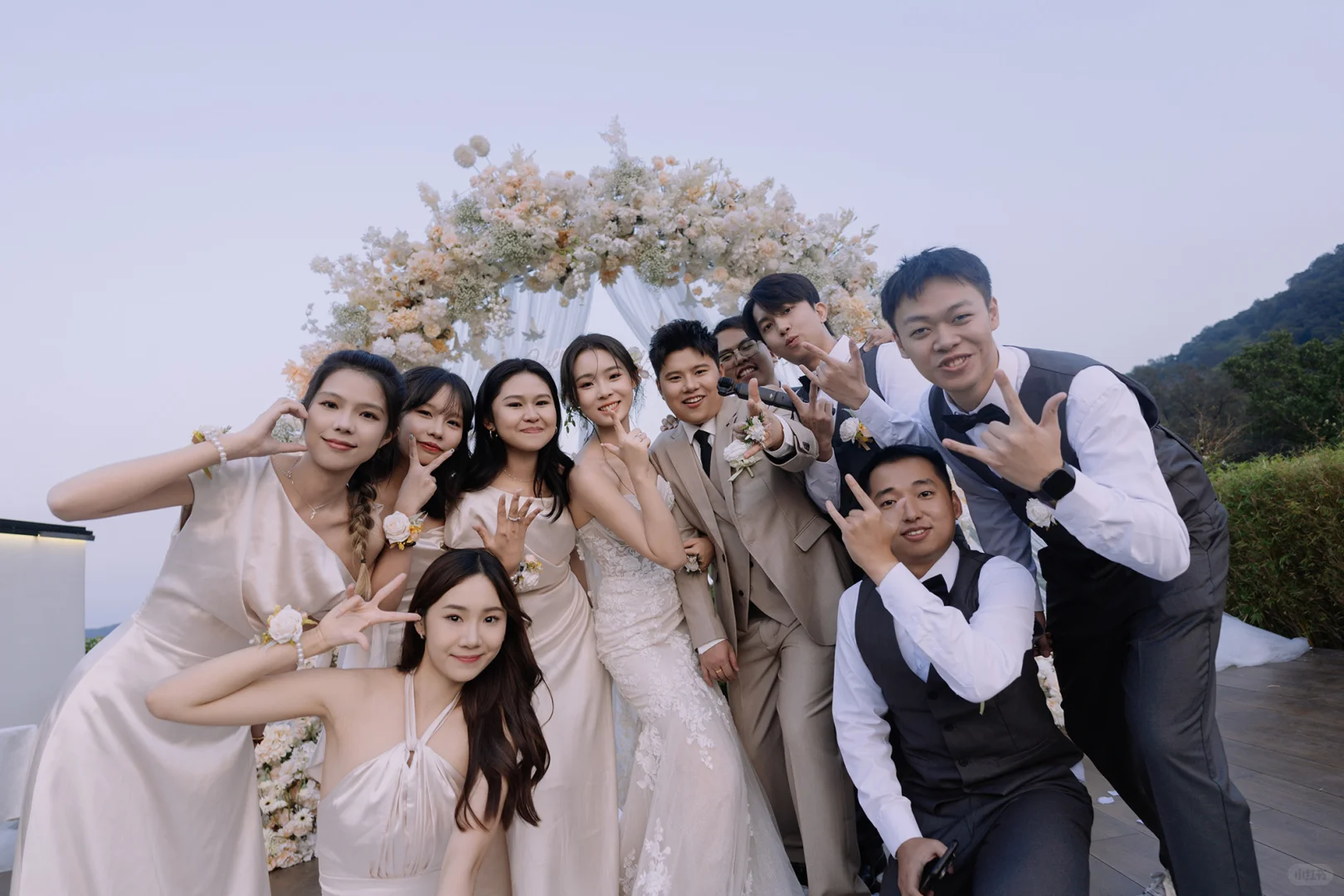 广州户外草坪婚礼 从校服到婚纱