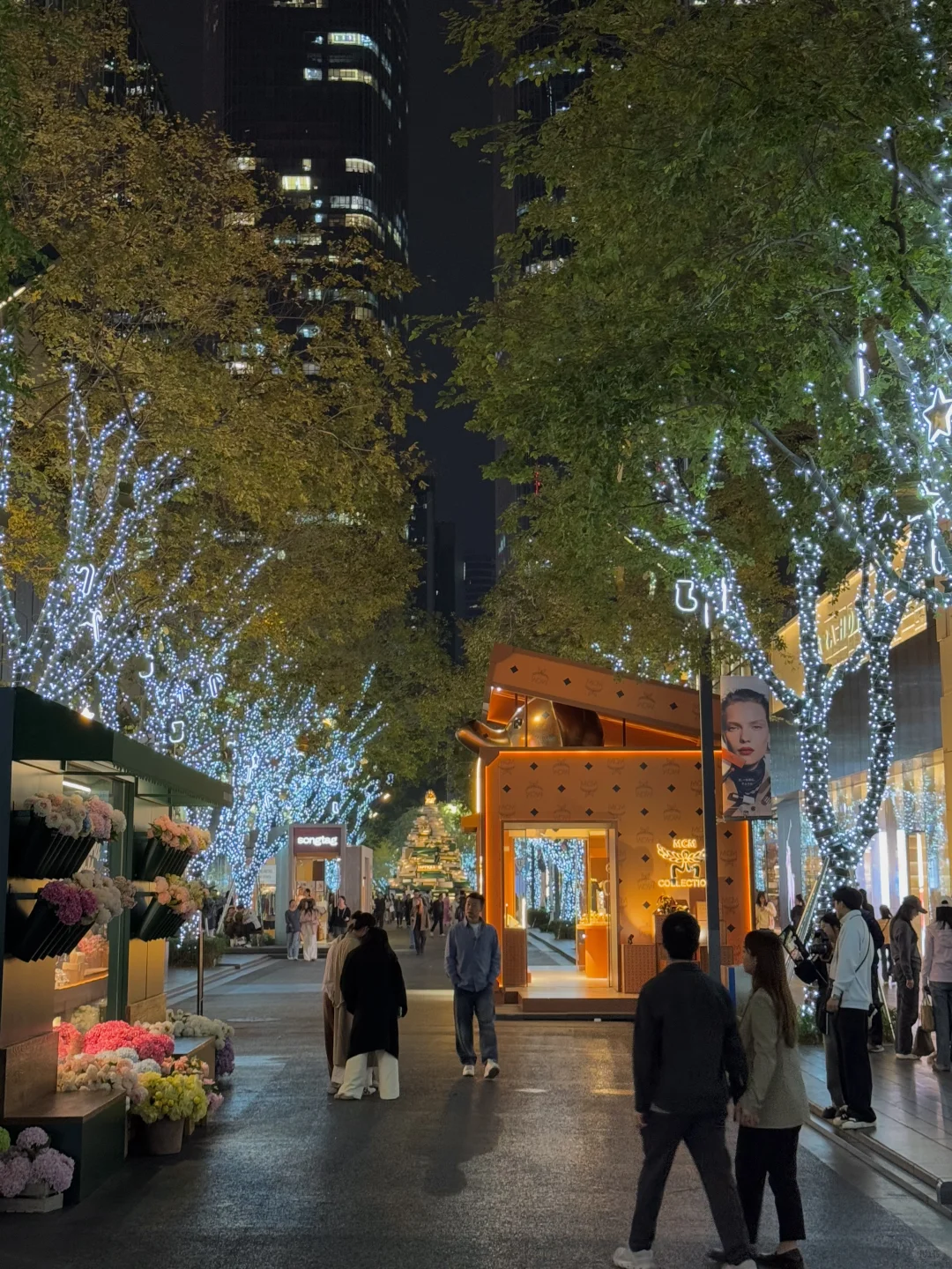 🎄你看，深圳万象天地今年的圣诞布景…