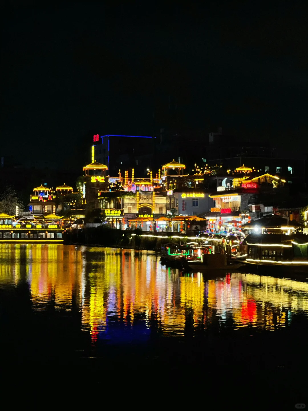 不用飞重庆！东莞西溪古村同款洪崖洞夜景🌇