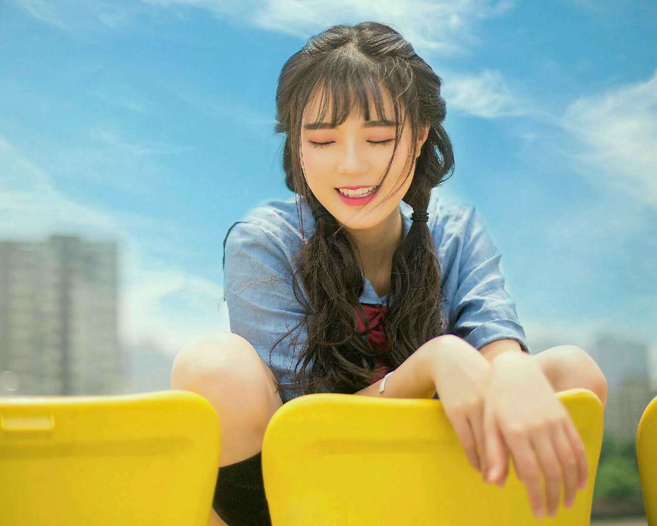 清纯甜美美女户外写真高清桌面壁纸_高清桌面壁纸写真