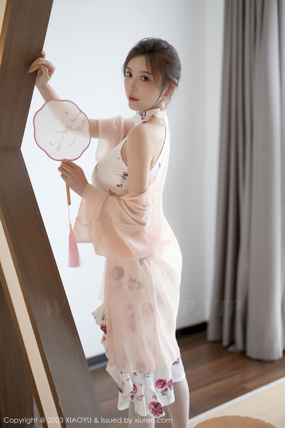 语画界性感女神杨晨晨Yome旗袍服饰搭配白色丝袜贵州旅拍