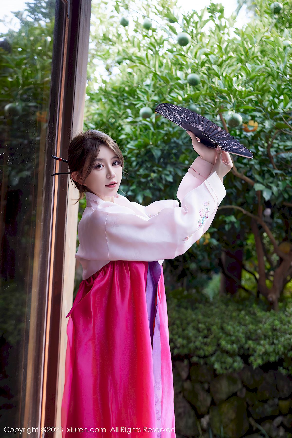 秀人网美女模特tina_甜仔红色大长今服饰济州岛旅拍
