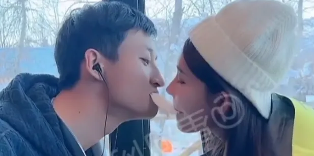 驴家桐桐穿蕾丝睡衣露肉, 粉丝大饱眼福！天道和天佑老婆“接吻”！驴老爸透漏 驴家艺人各奔东西！ | 黑料正能量