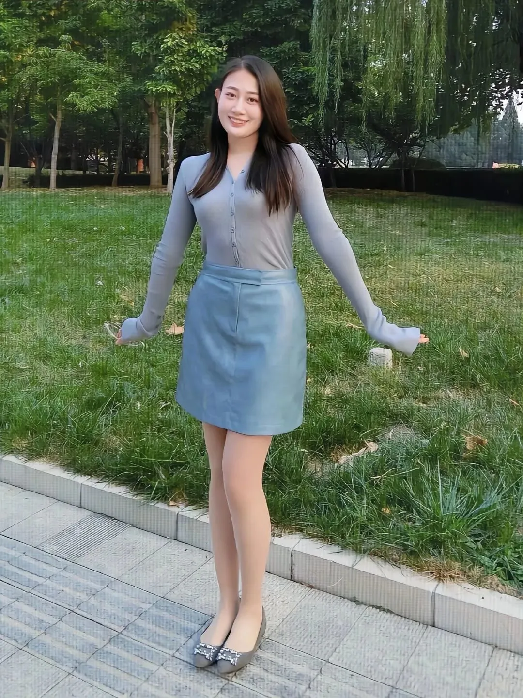 青春靓丽大白腿丝袜颜值温婉，身材俏丽微胖的阳光可人儿，大型门户百慕大三角 | 黑料正能量